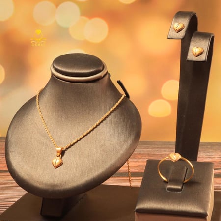 طقم ذهب تصميم قلب عيار 18