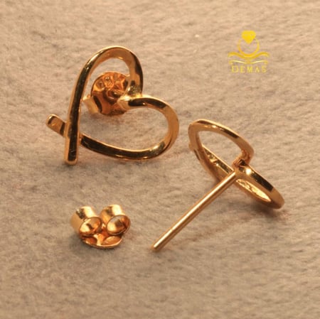 حلق ذهب تصميم قلب عيار 18