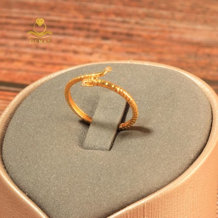 خاتم ذهب بتصميم ثعبان عيار 18