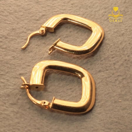 حلق ذهب بتصميم مربع مميز عيار 18