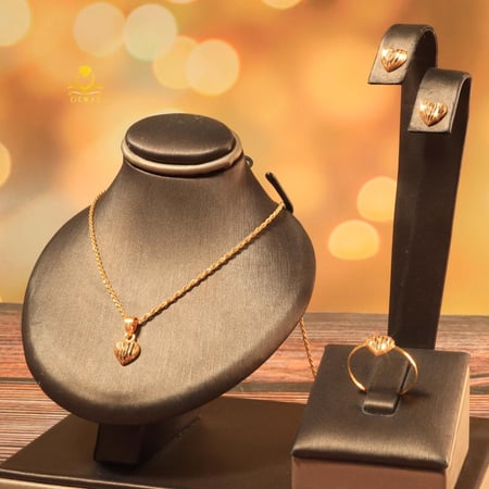 طقم ذهب تصميم قلب عيار 18