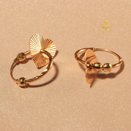 حلق ذهب دائري مع تعليقة قلب عيار 18