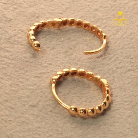 حلق ذهب دائري تصميم خرز عيار 18