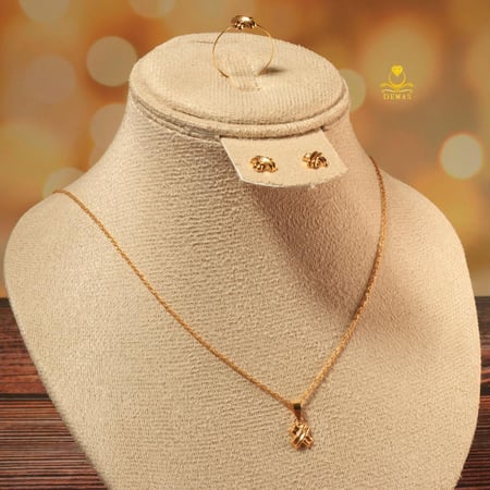 طقم ذهب عيار 18 عقدة أنيقة وزن 1.1 جرام طول 18 إنش