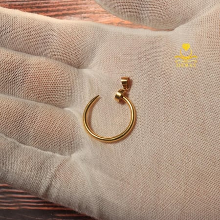 تعليقة ذهب المسمار العصرية - عيار 18 - وزن 1.4 جرام