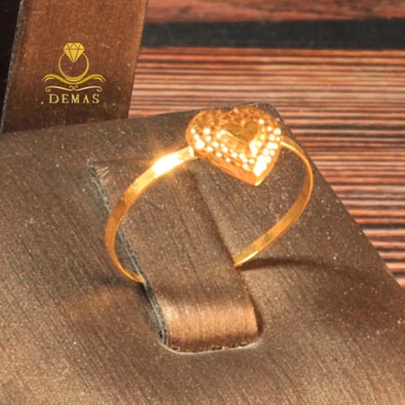 طقم ناعم بتصميم قلب ذهب صافي عيار 18