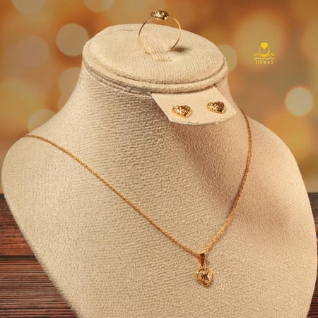 طقم ذهب عيار 18 قلب نجمة فاخرة وزن 1.1 جرام طول 18 إنش