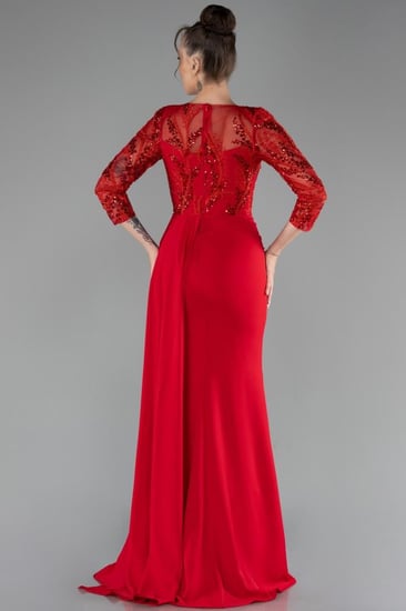 فستان سهرة فخم بتطريز أنيق