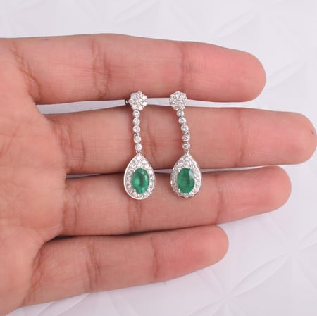 حلق الماس -وزن ذهب 0.5-وزن الماس 0.910-عيار 18