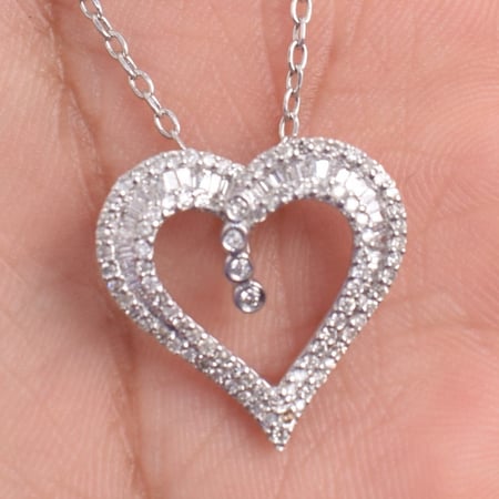 عقد الماس -وزن ذهب 0.5-وزن الماس 0.34-عيار 18