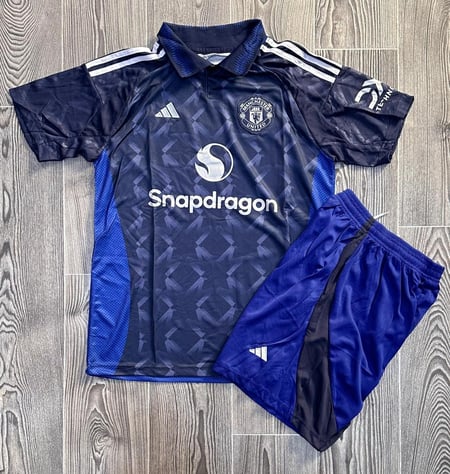 طقم مانشستر يونايتد الاحتياطي 24/25