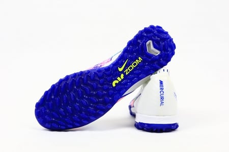 جزمة كرة قدم Nike