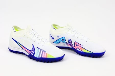 جزمة كرة قدم Nike