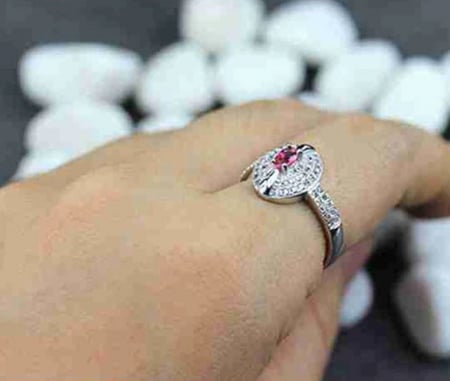 خاتم نسائي مطلي بالفضة ومزين بالزركون مقاس 7.25 أمريكي