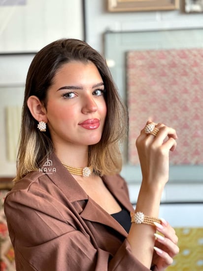 طقم دوريكا الفاخر المطلي ذهب (عقد تشوكر + اسوارة + حلق + خاتم)