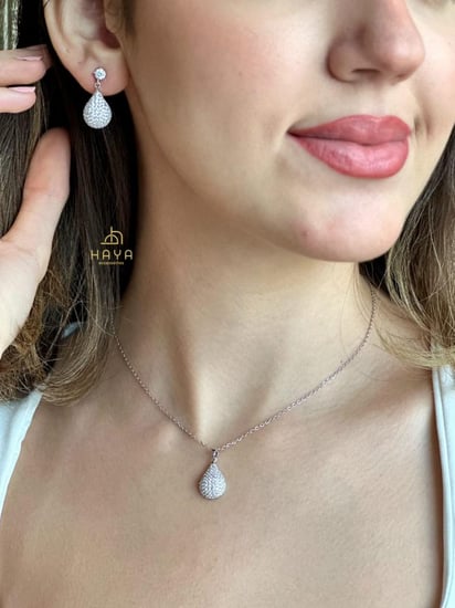 طقم بوشرن فاخر مزين بالزريكون.. مطلي (عقد سلسال + حلق)