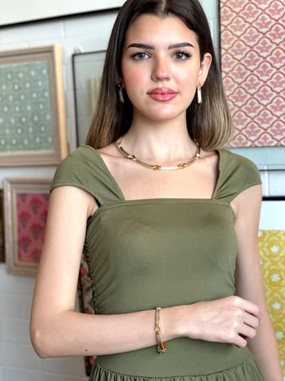 طقم مطلي يتميز بشكل مختلف (عقد + حلق + اسوارة)