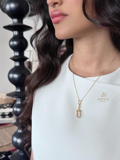 سلاسل مطلية بالذهب .. ناعمة وراقية