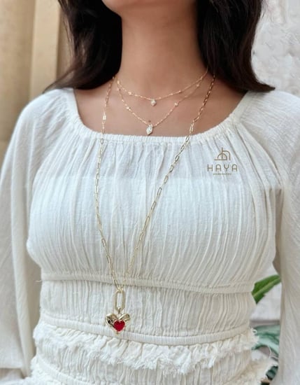 سلسال طويل مزين بالحجر الاحمر