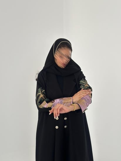 69# عباية التأسيس قماش كتان مع اكمام تطريز وطرحة بطرف قيطان نص كلوش