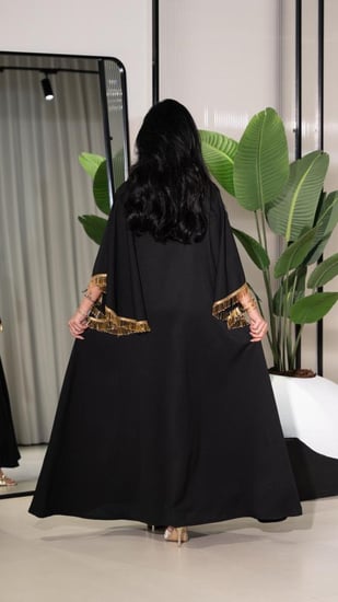 جلابية اسود باكمام فخمة بتطريز ذهبي