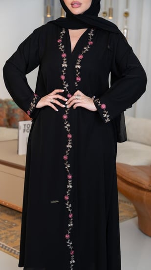 عباية مطرزة بورد ملون