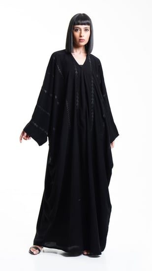 عباية بتطريز اسود مثلثات