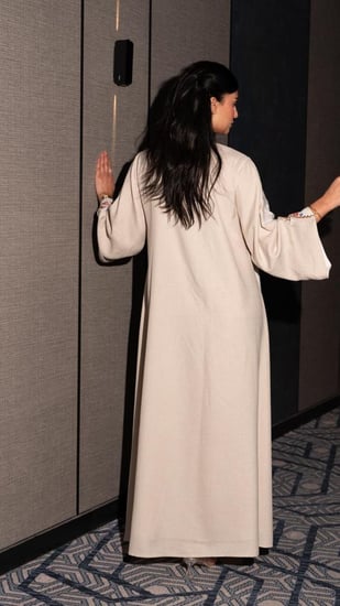 جلابية مطرزة بالورد مع حبات لولو