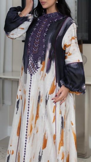 جلابية بتطريز بنفسجي