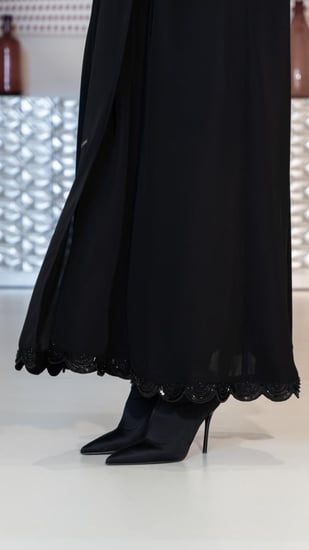 عباية سوداء بترتر اسود