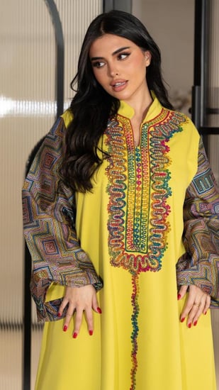 جلابية بلون اصفر مطرزة شك يدوي