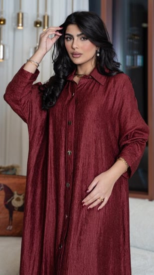 جلابية عنابي بتطريز من الاسفل