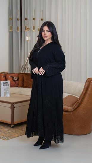 عباية شيفون بتطريز أسود