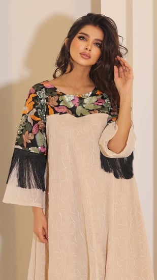 جلابيه مطرزه بهدب فخم على الاكمام