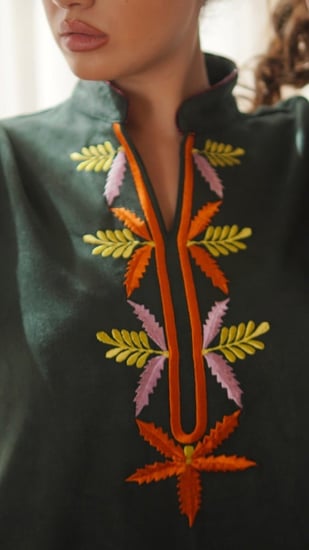 جلابية شتوية بلون زيتي