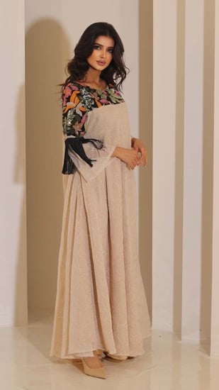 جلابيه مطرزه بهدب فخم على الاكمام