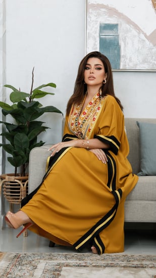 جلابية بقصة واسعة