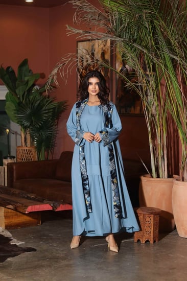 جلابية مفتوحة بفستان داخلي