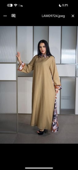 جلابية بفصوص كرستال وبخامتين مختلفة