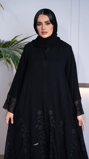 عباية شيفون مطرزة بورد