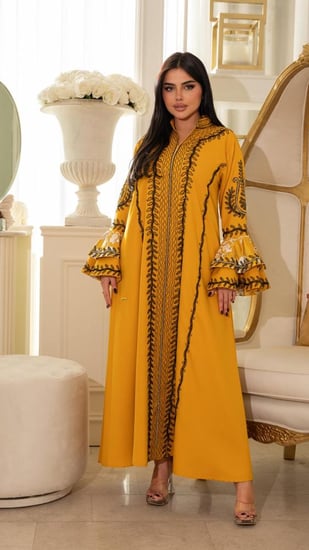 جلابية مطرزة باكمام دبل كلوش