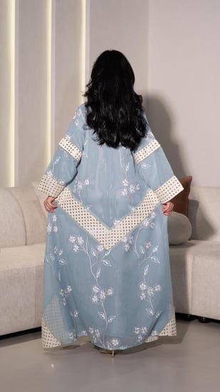 جلابية سماوي بتطريز