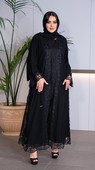 عباية شيفون مطرزه على الاطراف