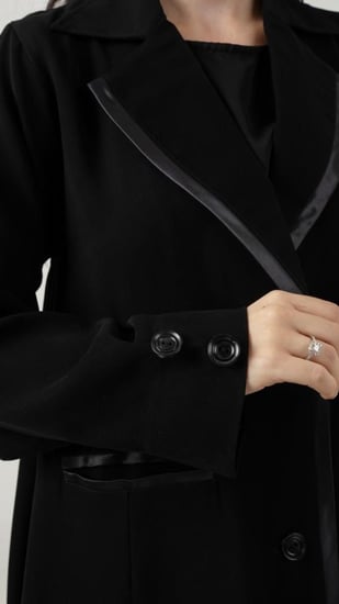 عباية بليزر بحواف حرير