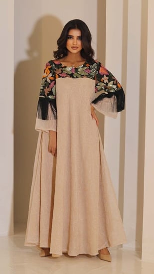 جلابيه مطرزه بهدب فخم على الاكمام