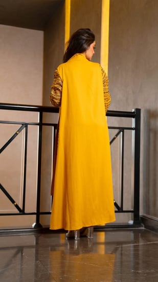 جلابية قطعتين مطرزة باسود