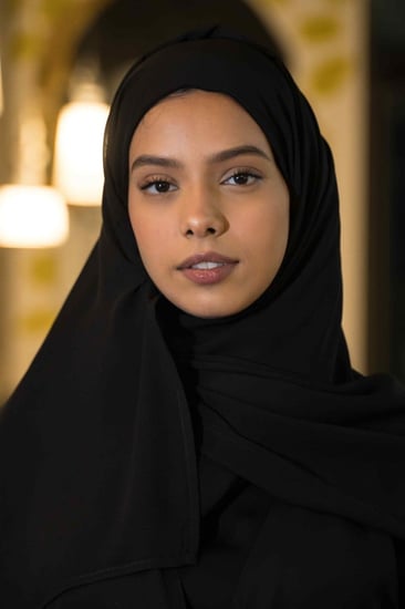 طرحة سوداء بطقطق