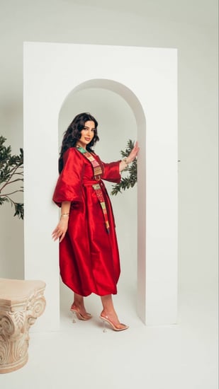 جلابية احمر بنقوش سدو