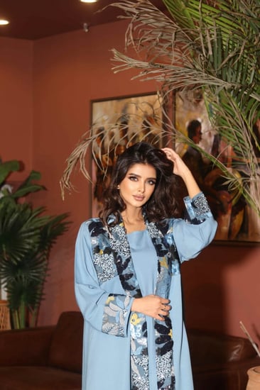 جلابية مفتوحة بفستان داخلي