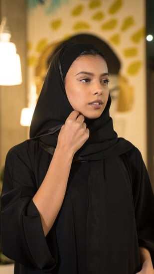 طرحة ربط أسود حرير